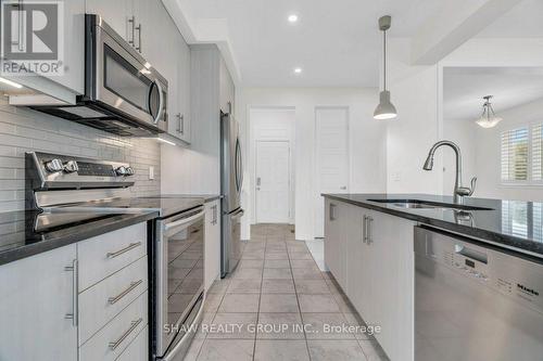 403 Equestrian Way, Cambridge, ON - Indoor Photo Showing Kitchen With Upgraded Kitchen