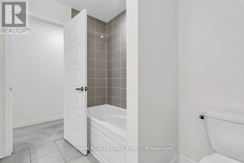 403 Equestrian Way, Cambridge, ON - Indoor Photo Showing Bathroom