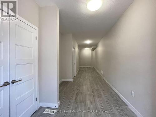 856 West Village Square, London, ON - Indoor Photo Showing Other Room