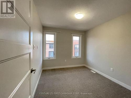 856 West Village Square, London, ON - Indoor Photo Showing Other Room