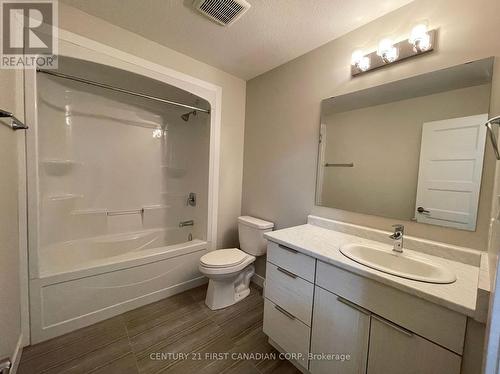 856 West Village Square, London, ON - Indoor Photo Showing Bathroom