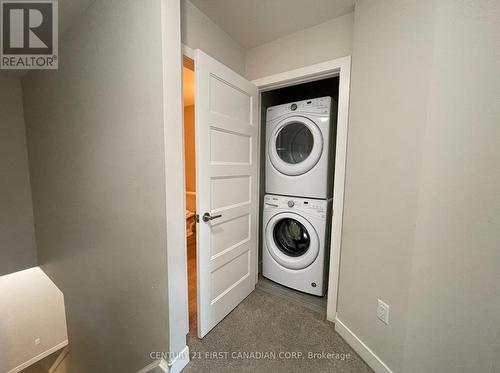 856 West Village Square, London, ON - Indoor Photo Showing Laundry Room