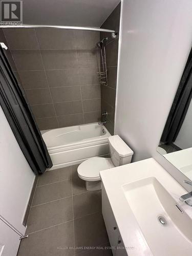 1905 - 2550 Simcoe Street N, Oshawa (Windfields), ON - Indoor Photo Showing Bathroom