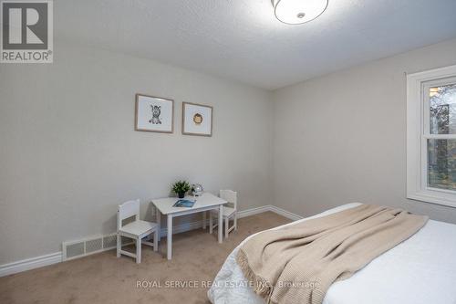 16 Hunter Street, Cavan Monaghan (Millbrook), ON - Indoor Photo Showing Bedroom