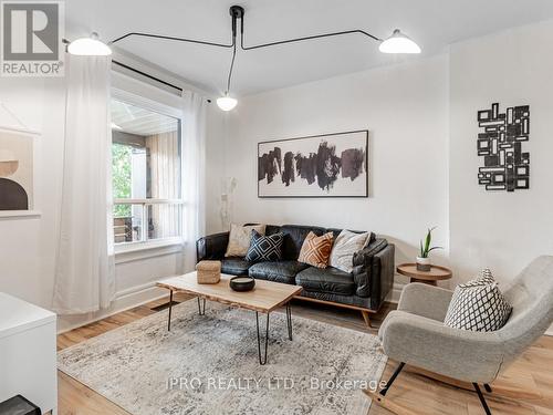 39 Bushell Avenue, Toronto, ON - Indoor Photo Showing Living Room