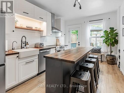 39 Bushell Avenue, Toronto, ON - Indoor Photo Showing Kitchen