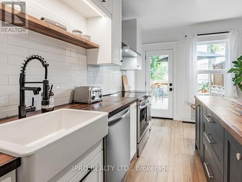 39 Bushell Avenue, Toronto, ON - Indoor Photo Showing Kitchen With Upgraded Kitchen