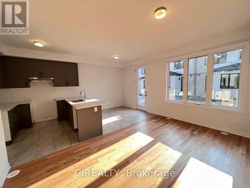 20 Sorbara Way, Whitby, ON - Indoor Photo Showing Kitchen