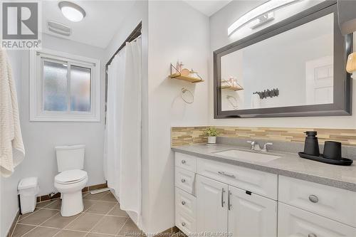 9560 Beachdale, Windsor, ON - Indoor Photo Showing Bathroom