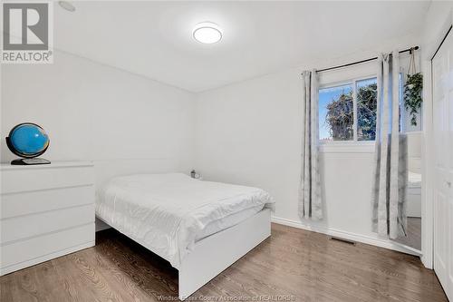 9560 Beachdale, Windsor, ON - Indoor Photo Showing Bedroom