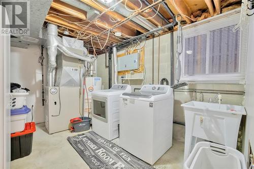 9560 Beachdale, Windsor, ON - Indoor Photo Showing Laundry Room