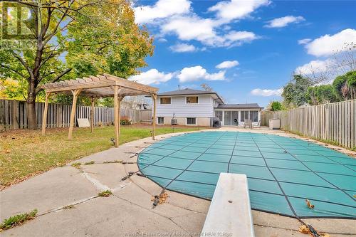 9560 Beachdale, Windsor, ON - Outdoor With In Ground Pool With Backyard