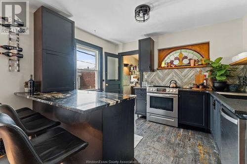 557 Moy, Windsor, ON - Indoor Photo Showing Kitchen With Upgraded Kitchen