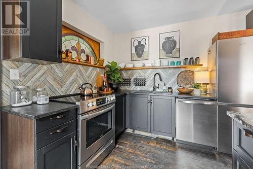 557 Moy, Windsor, ON - Indoor Photo Showing Kitchen