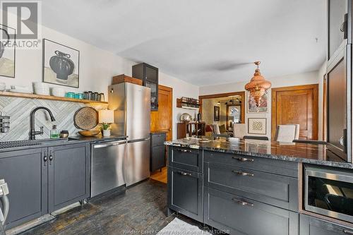 557 Moy, Windsor, ON - Indoor Photo Showing Kitchen