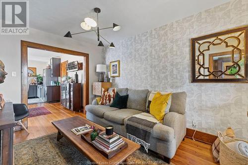 557 Moy, Windsor, ON - Indoor Photo Showing Living Room