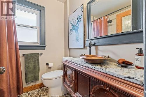 557 Moy, Windsor, ON - Indoor Photo Showing Bathroom