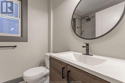 557 Moy, Windsor, ON - Indoor Photo Showing Bathroom