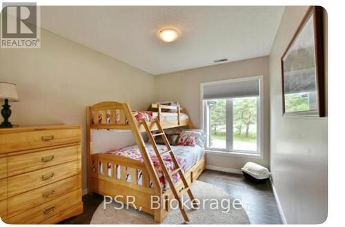 333 Mariners Way, Collingwood, ON - Indoor Photo Showing Bedroom