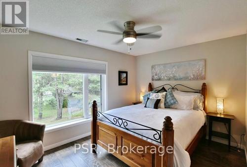 333 Mariners Way, Collingwood, ON - Indoor Photo Showing Bedroom