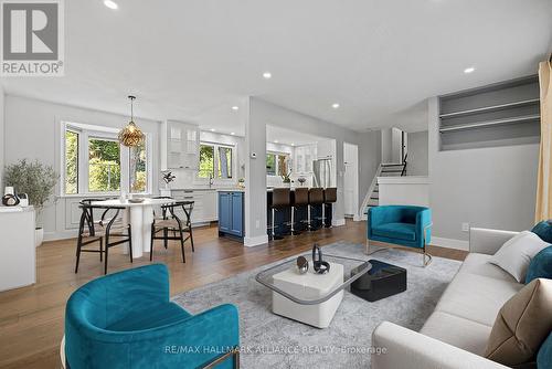 483 Caesar Avenue, Oakville, ON - Indoor Photo Showing Living Room