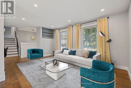 483 Caesar Avenue, Oakville, ON - Indoor Photo Showing Living Room