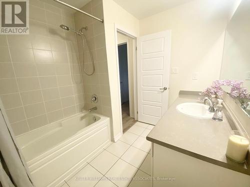 3302 Carding Mill Trail, Oakville, ON - Indoor Photo Showing Bathroom