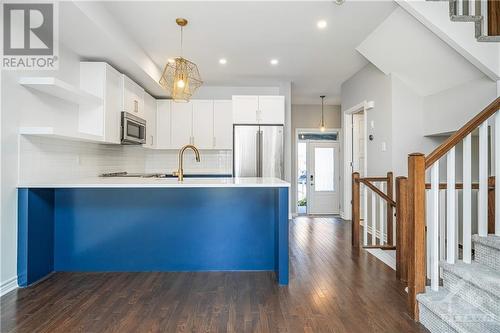 229C Shinny Avenue, Ottawa, ON - Indoor Photo Showing Kitchen With Upgraded Kitchen