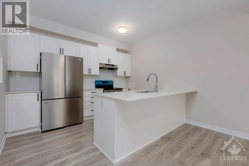 333 Catsfoot Walk, Ottawa, ON - Indoor Photo Showing Kitchen