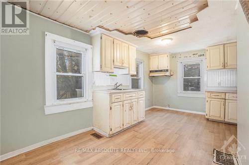 12 Pine Street, South Stormont, ON - Indoor Photo Showing Kitchen