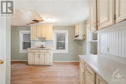 12 Pine Street, South Stormont, ON - Indoor Photo Showing Kitchen