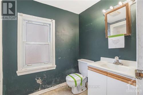 12 Pine Street, South Stormont, ON - Indoor Photo Showing Bathroom