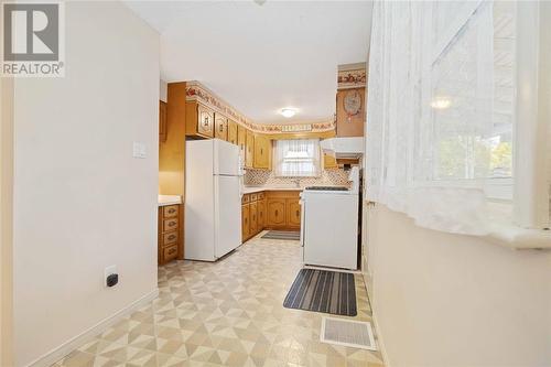 1012 Parkwood Avenue, Sarnia, ON - Indoor Photo Showing Kitchen