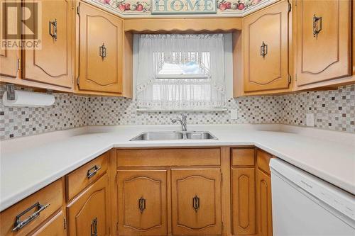 1012 Parkwood Avenue, Sarnia, ON - Indoor Photo Showing Kitchen With Double Sink