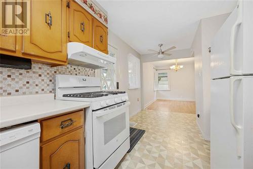 1012 Parkwood Avenue, Sarnia, ON - Indoor Photo Showing Kitchen