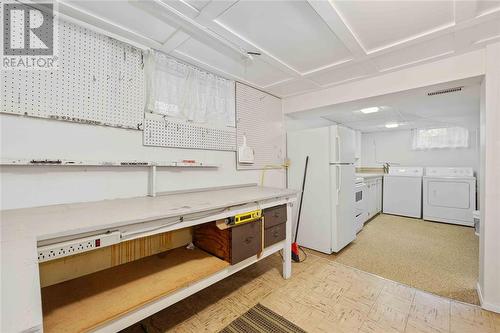 1012 Parkwood Avenue, Sarnia, ON - Indoor Photo Showing Laundry Room