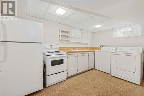 1012 Parkwood Avenue, Sarnia, ON - Indoor Photo Showing Laundry Room