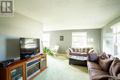 114 Nahanni Drive, Saskatoon, SK - Indoor Photo Showing Living Room