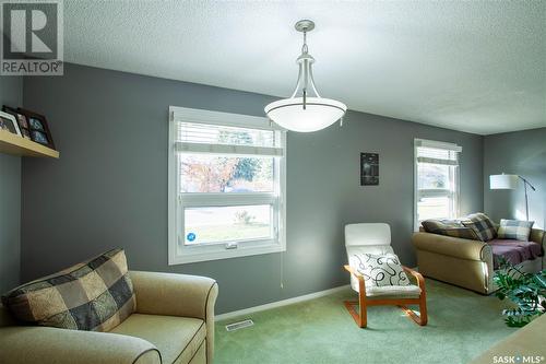 114 Nahanni Drive, Saskatoon, SK - Indoor Photo Showing Living Room