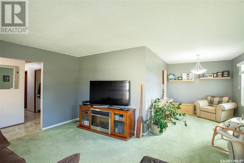 114 Nahanni Drive, Saskatoon, SK - Indoor Photo Showing Living Room