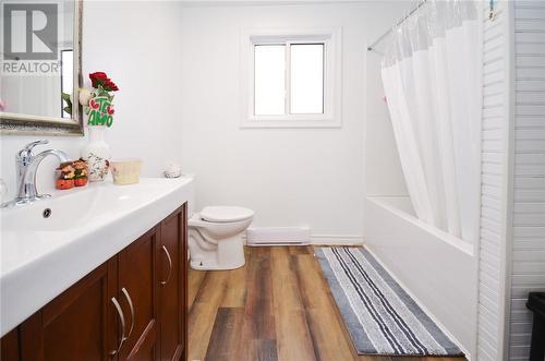 1699 Gemmell Street, Sudbury, ON - Indoor Photo Showing Bathroom