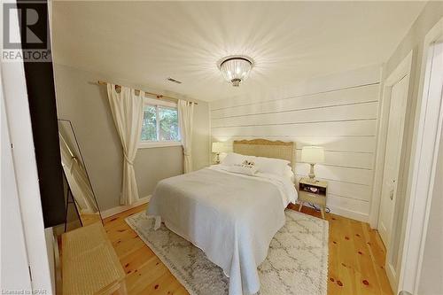 31 Glass Street, Bayfield, ON - Indoor Photo Showing Bedroom