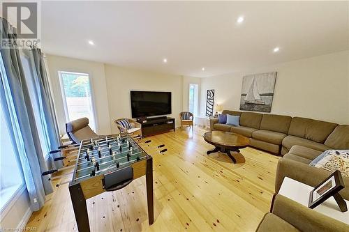 31 Glass Street, Bayfield, ON - Indoor Photo Showing Living Room