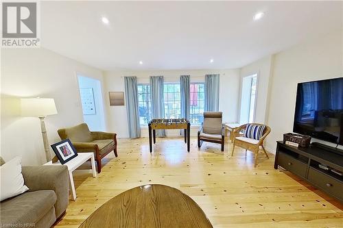 31 Glass Street, Bayfield, ON - Indoor Photo Showing Living Room