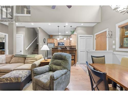 16321 Woolgar Road Unit# 11, Crawford Bay, BC - Indoor Photo Showing Living Room