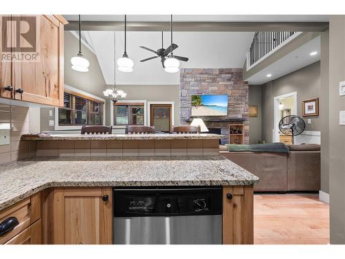 16321 Woolgar Road Unit# 11, Crawford Bay, BC - Indoor Photo Showing Kitchen