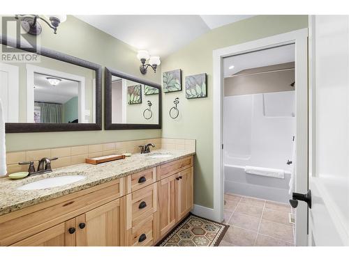 16321 Woolgar Road Unit# 11, Crawford Bay, BC - Indoor Photo Showing Bathroom