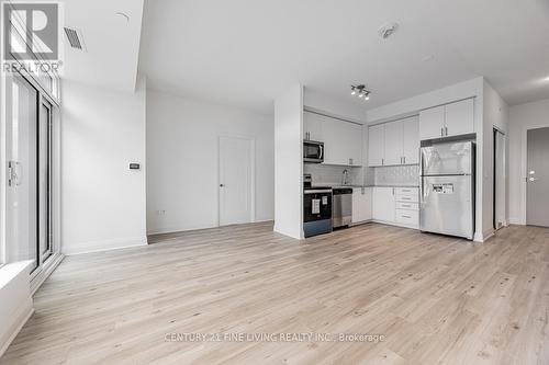 318 - 3220 Sheppard Avenue E, Toronto, ON - Indoor Photo Showing Kitchen