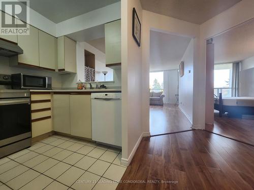 204 - 480 Mclevin Avenue, Toronto, ON - Indoor Photo Showing Kitchen