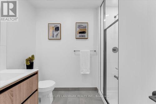 311 - 8 Beverley Glen Boulevard N, Vaughan, ON - Indoor Photo Showing Bathroom